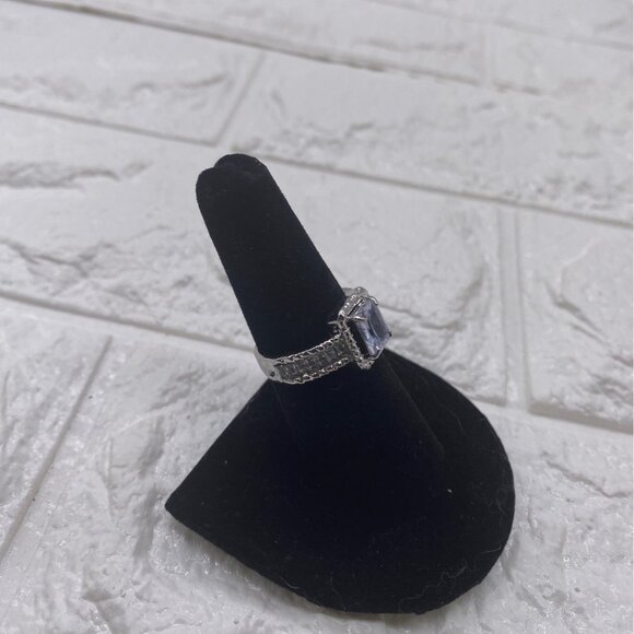 Women’s Fashion Jewelry Ring Size 7 Metal W/ White Center Stone Elegant Style - Picture 6 of 9